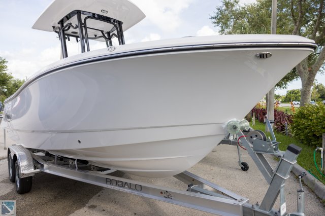 New 2024 Robalo  Boat for sale